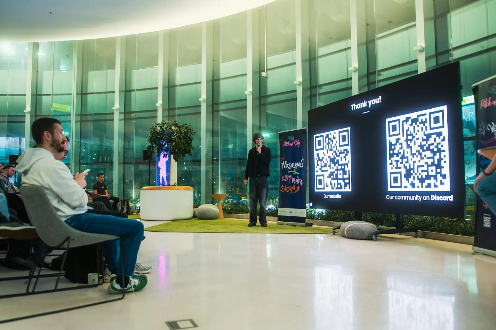Thank-you screen with a QR code to the community